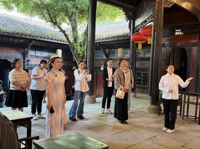 我院教師黨支部與重慶市禮儀文化研究會黨支部聯(lián)合開展主題黨日活動