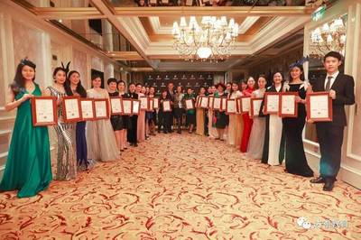 她為重慶打開一扇世界禮儀修養(yǎng)的大門